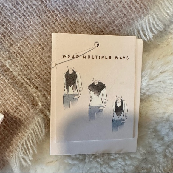 New LC Oversized Blanket Scarf & Wrap - Picture 3 of 6